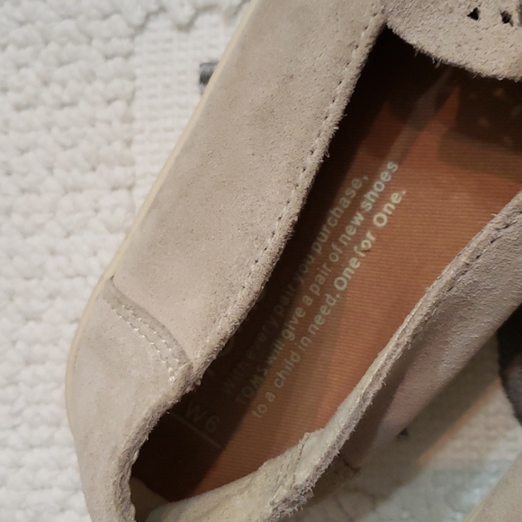 TOMS SLIP-ONS - Picture 10 of 11